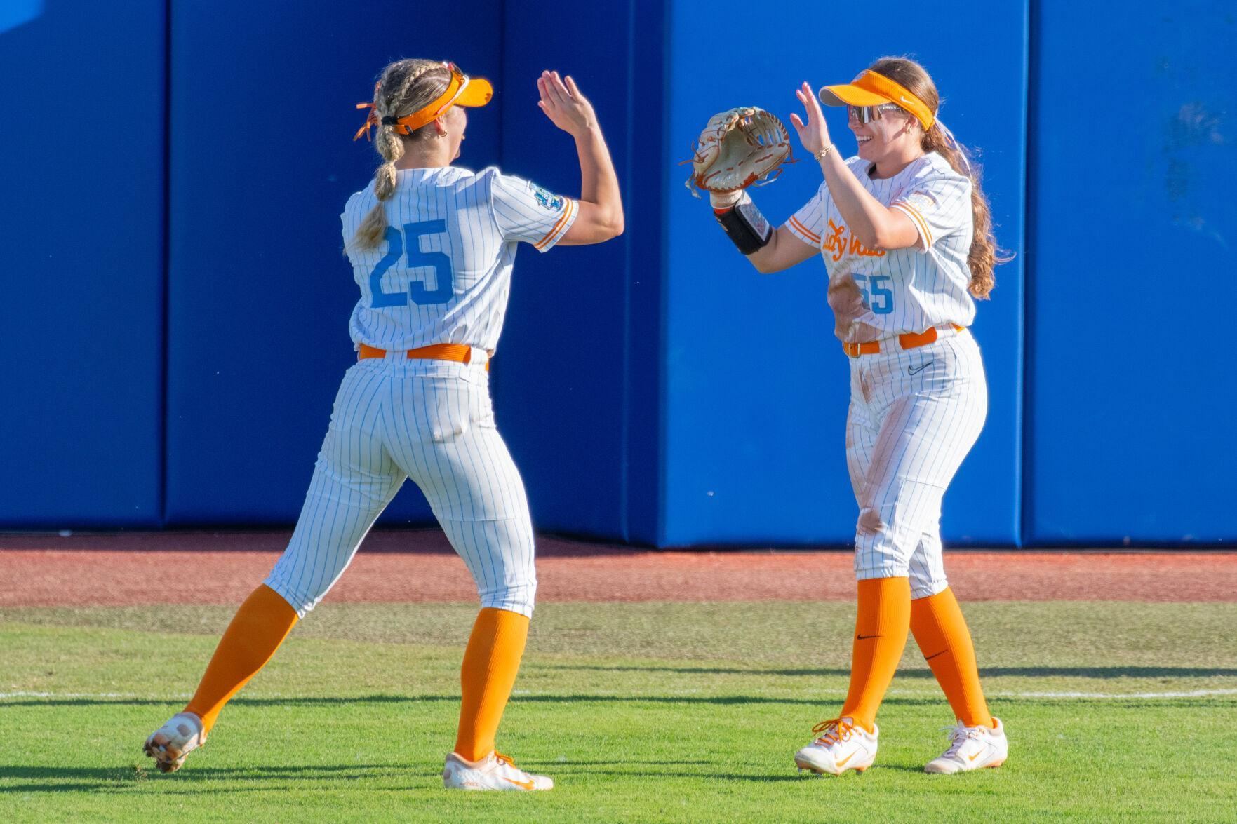 Lunes de College: Softbol — Tennessee 10-0 Aplasta Clearwater, Nebraska Tumba a la #1 Otra Vez y App State Hace Historia