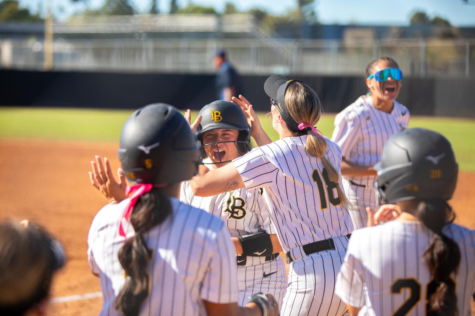 Long Beach State derrota a No. 4 Oklahoma 6-4 en el upset del Mary Nutter Classic