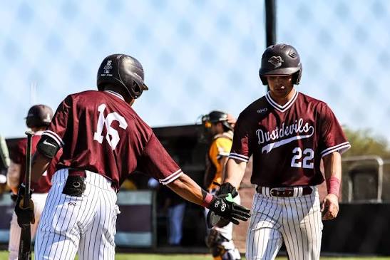 TAMIU: La Universidad en la Frontera que Abre la Puerta al Béisbol Colegial para Peloteros Mexicanos