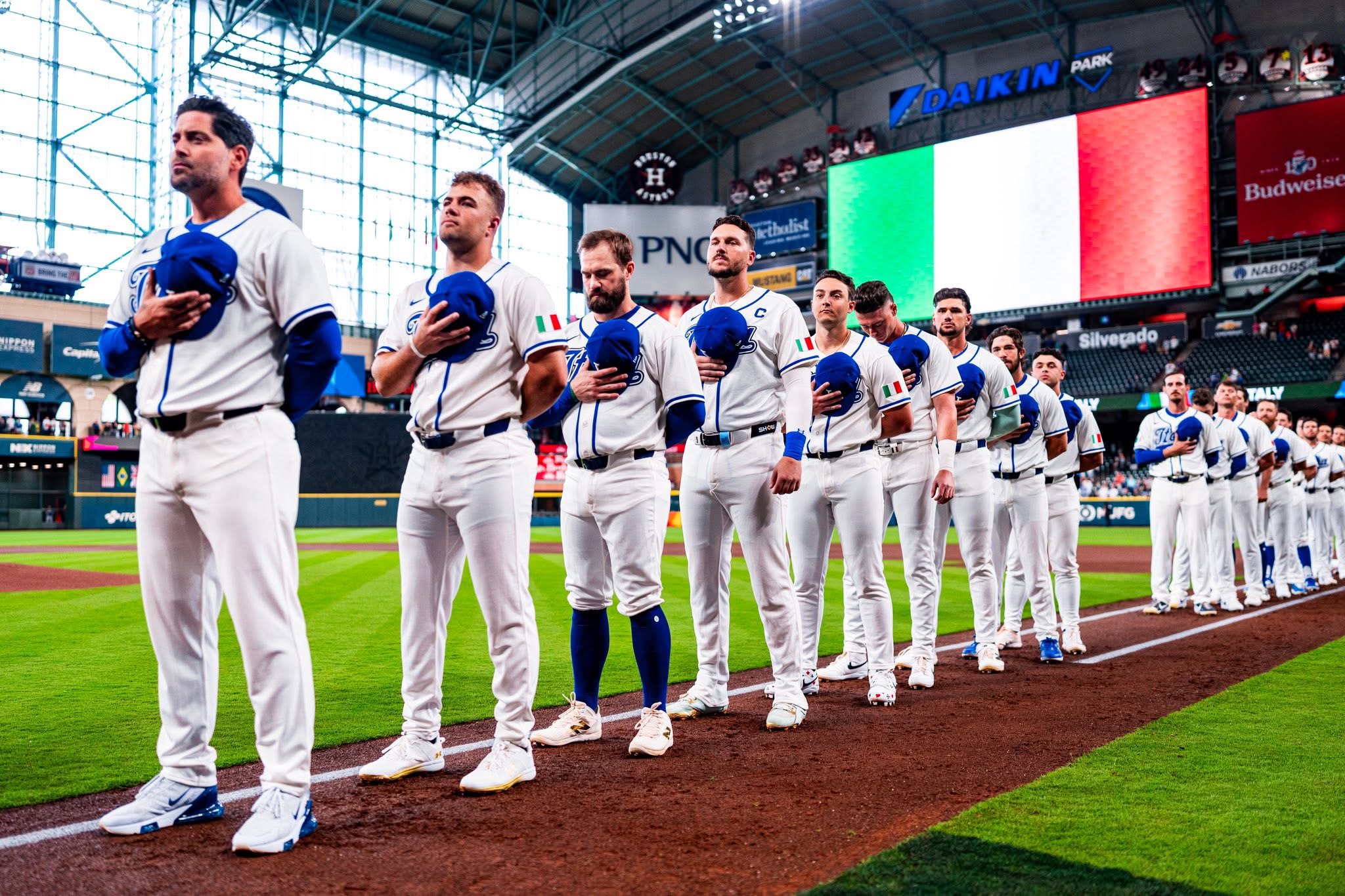Italia Blanquea 8-0 a Brasil con 15 Ponches y se Suma a los Invictos del Grupo B