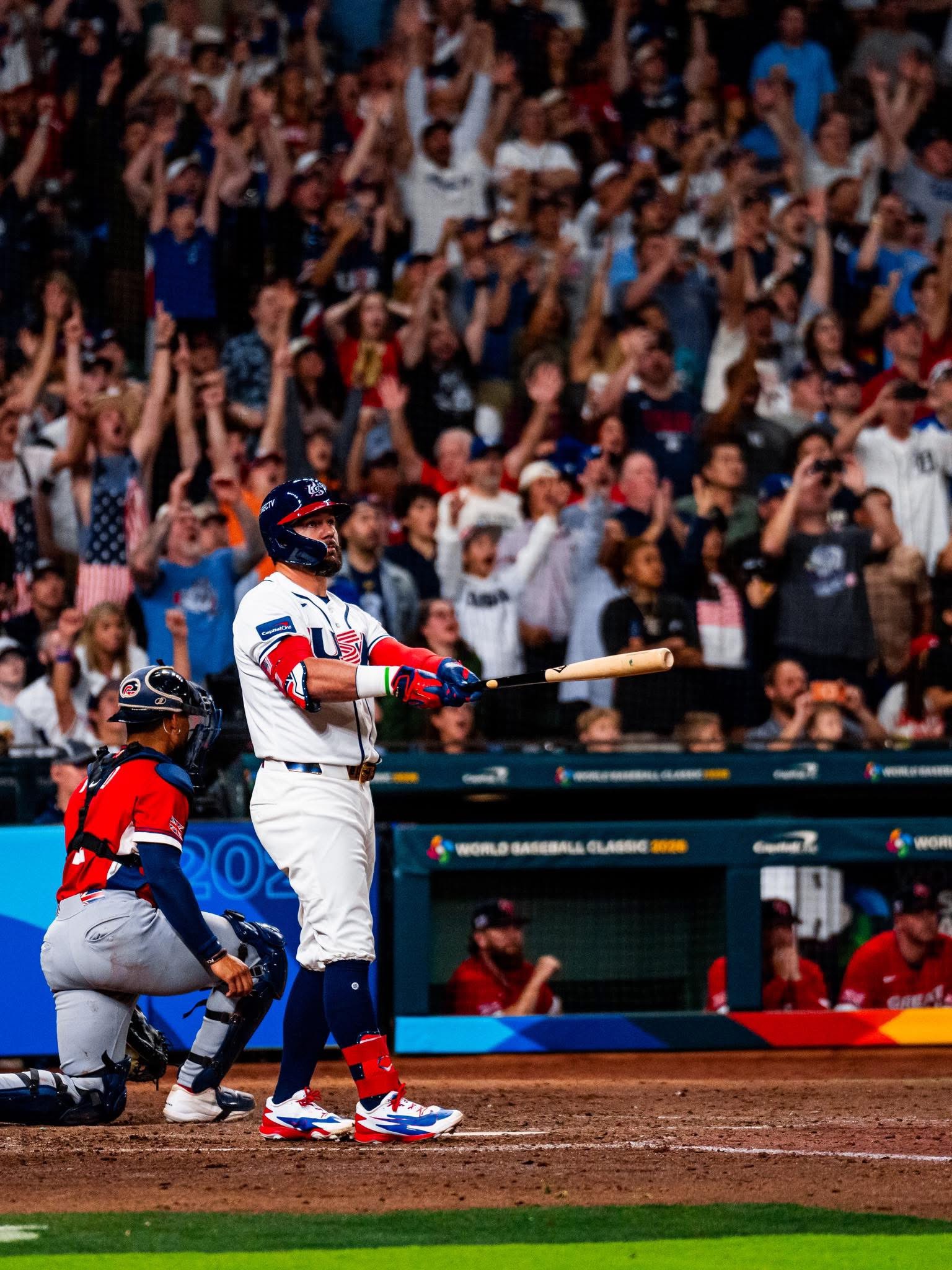 Estados Unidos Domina 9-1 a Gran Bretaña con 17 Ponches y Queda 2-0 en el Grupo B