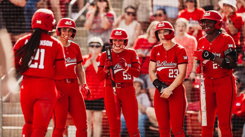 Tennessee sigue invicta y Oklahoma rompe récords: la Semana 5 del softbol colegial marca el inicio de la conferencia