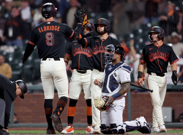 Giants Vence 10-2 a Sultanes en la Noche "Gigantes" en Oracle Park: Adames Conecta Jonrón en su Nuevo Hogar