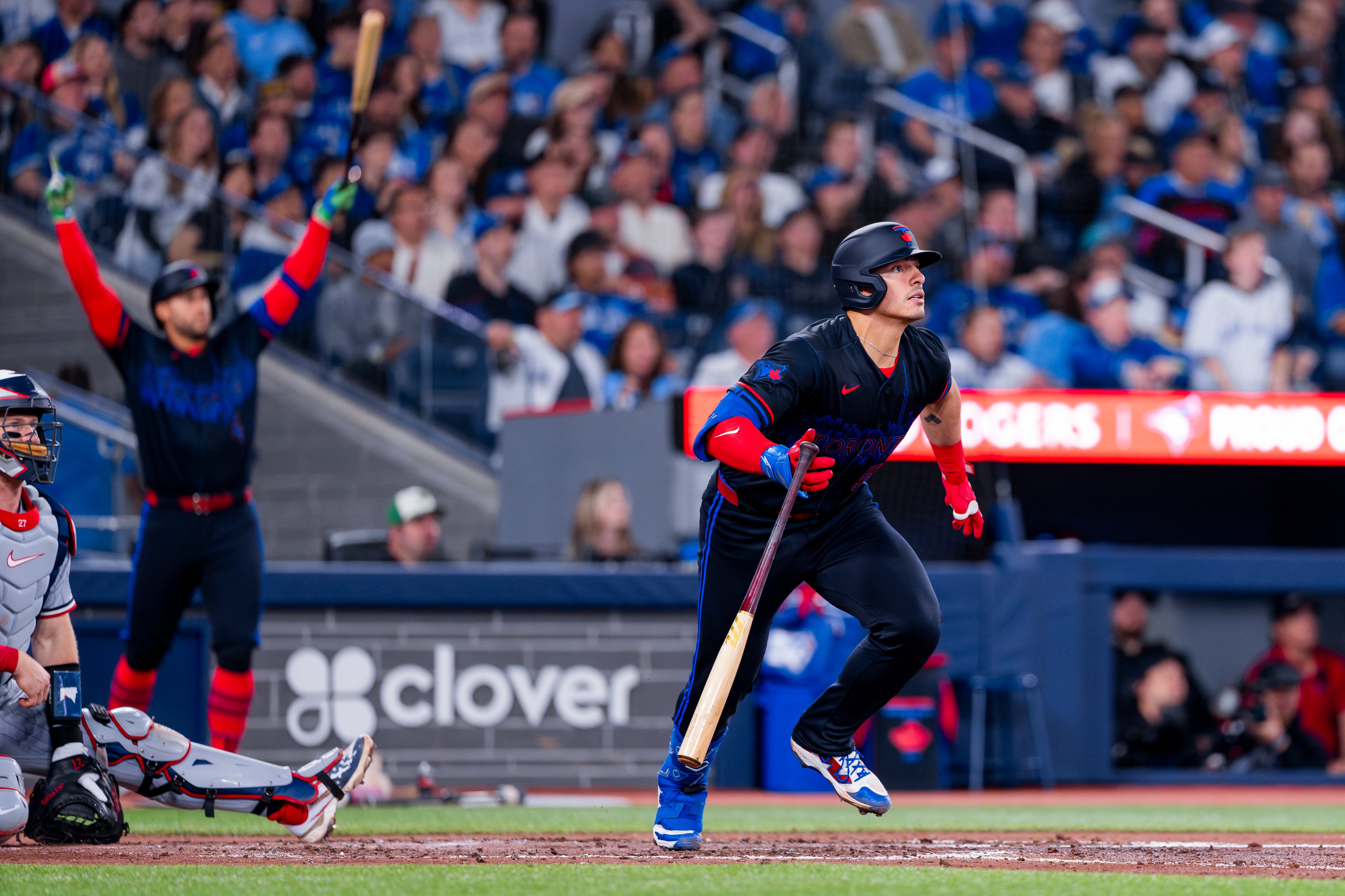 Brandon Valenzuela conecta su primer jonrón en Grandes Ligas