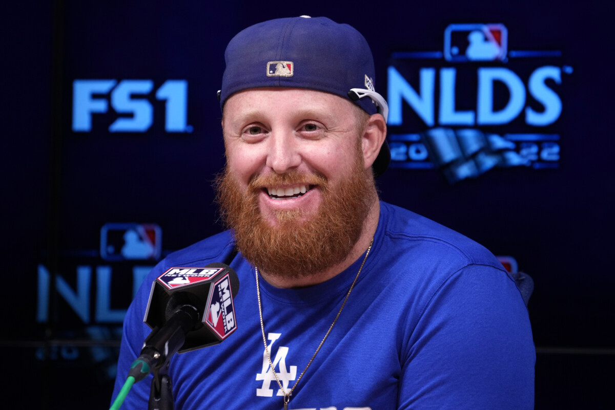 Justin Turner, leyenda de los Dodgers y campeón de Serie Mundial, firma con los Toros de Tijuana