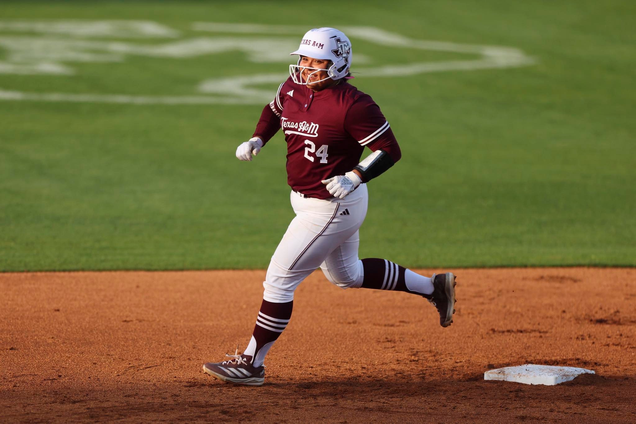 Lunes de College Softbol: Isa Torres y Mya Perez protagonizan la semana más intensa del softbol universitario
