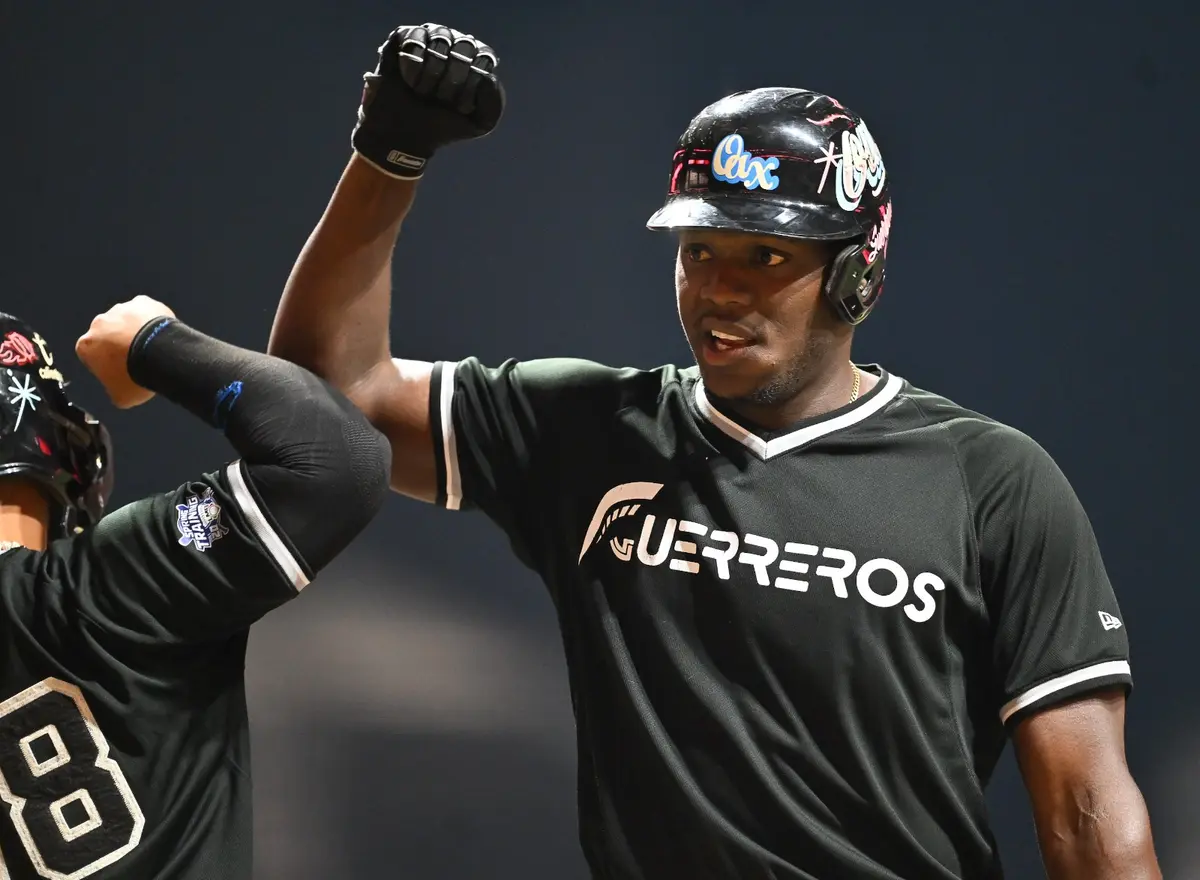 Guerreros de Oaxaca abren su aniversario 30 con el "Chapo" Vizcarra y un nuevo templo bélico