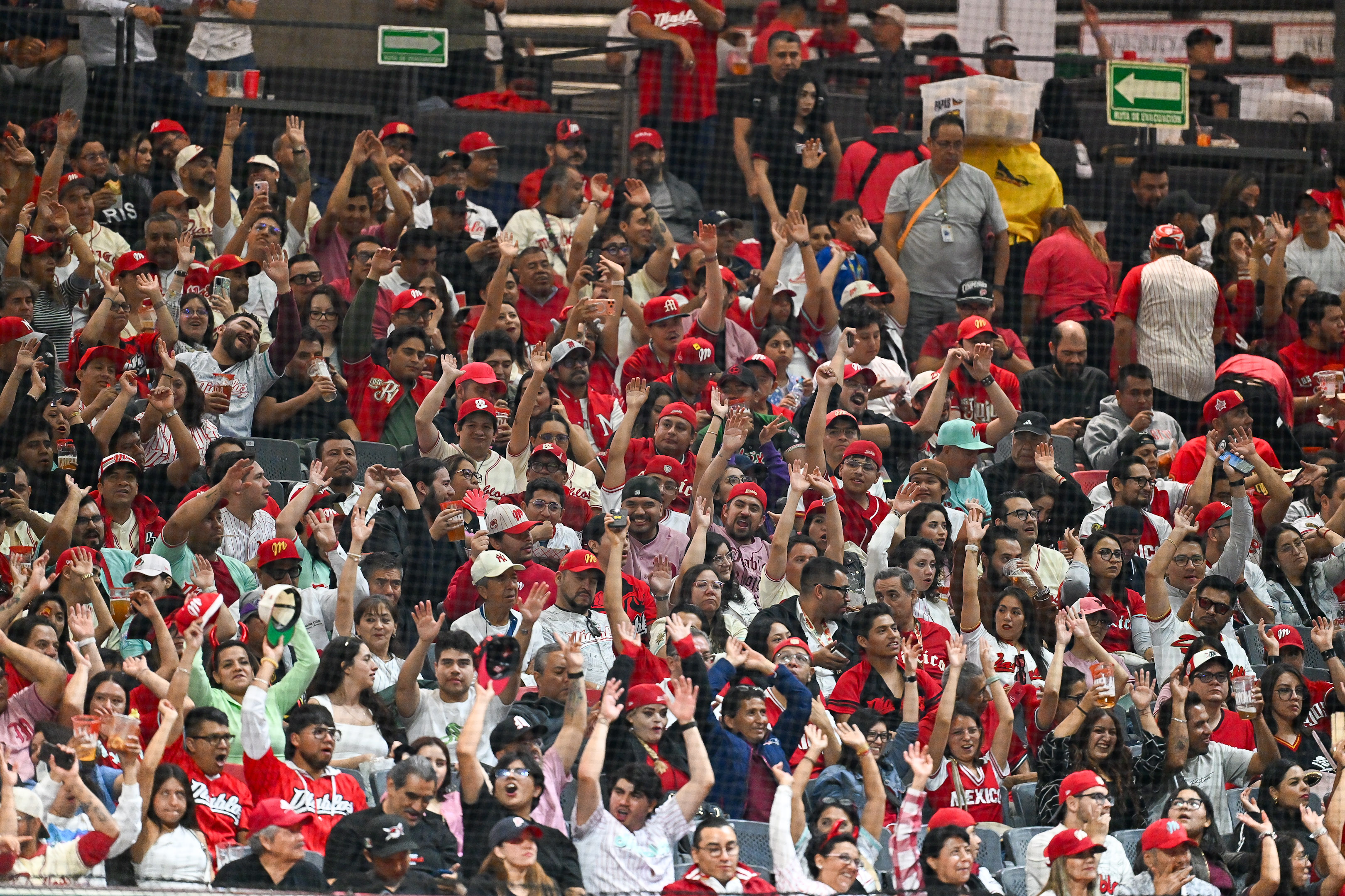 Diablos Rojos vencen 4-2 a Piratas en el Juego Inaugural 2026 y extienden a siete su racha de aperturas al hilo