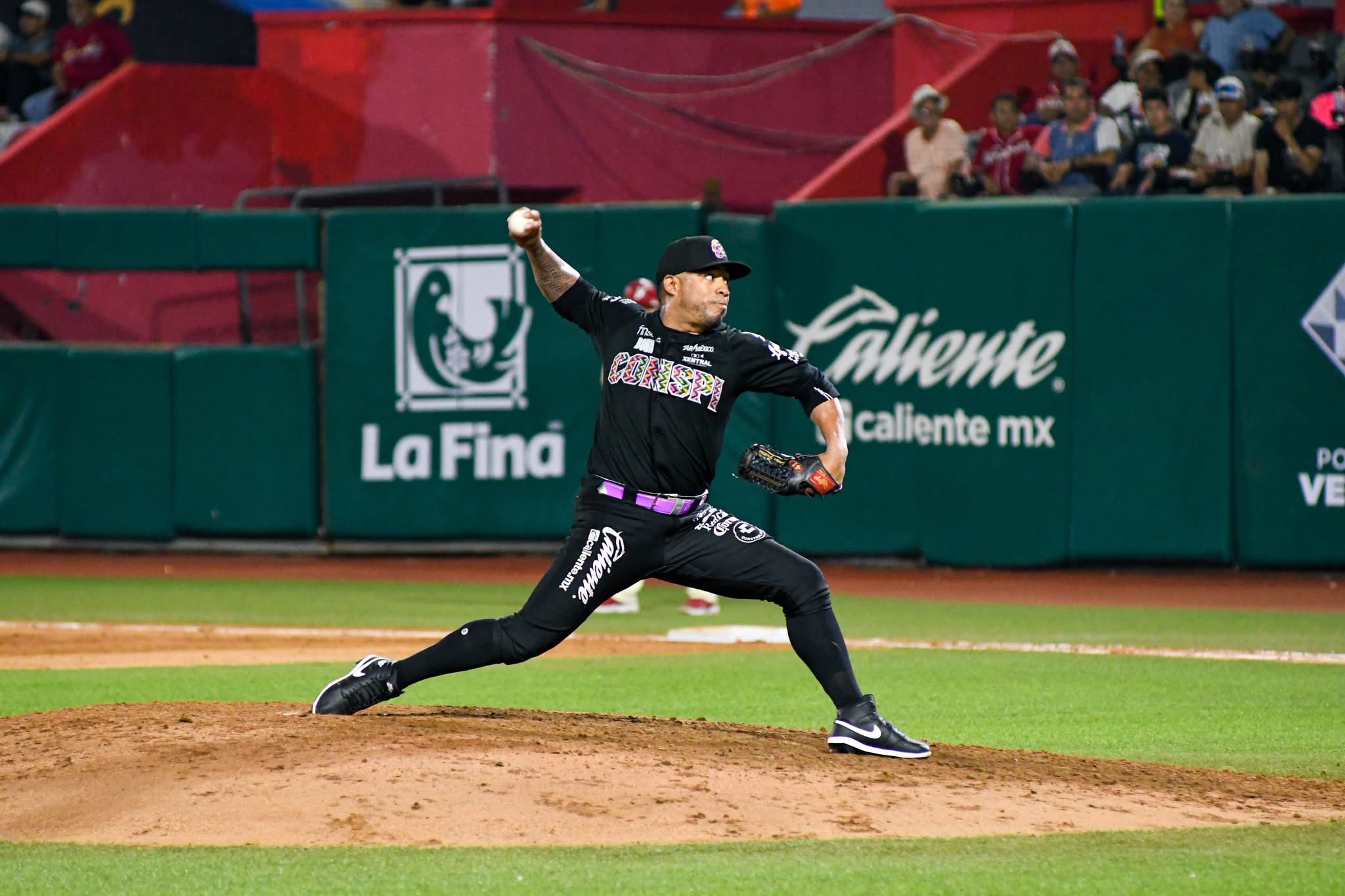 Conspiradores despierta con explosión ofensiva y se lleva su primer triunfo de la temporada 2026