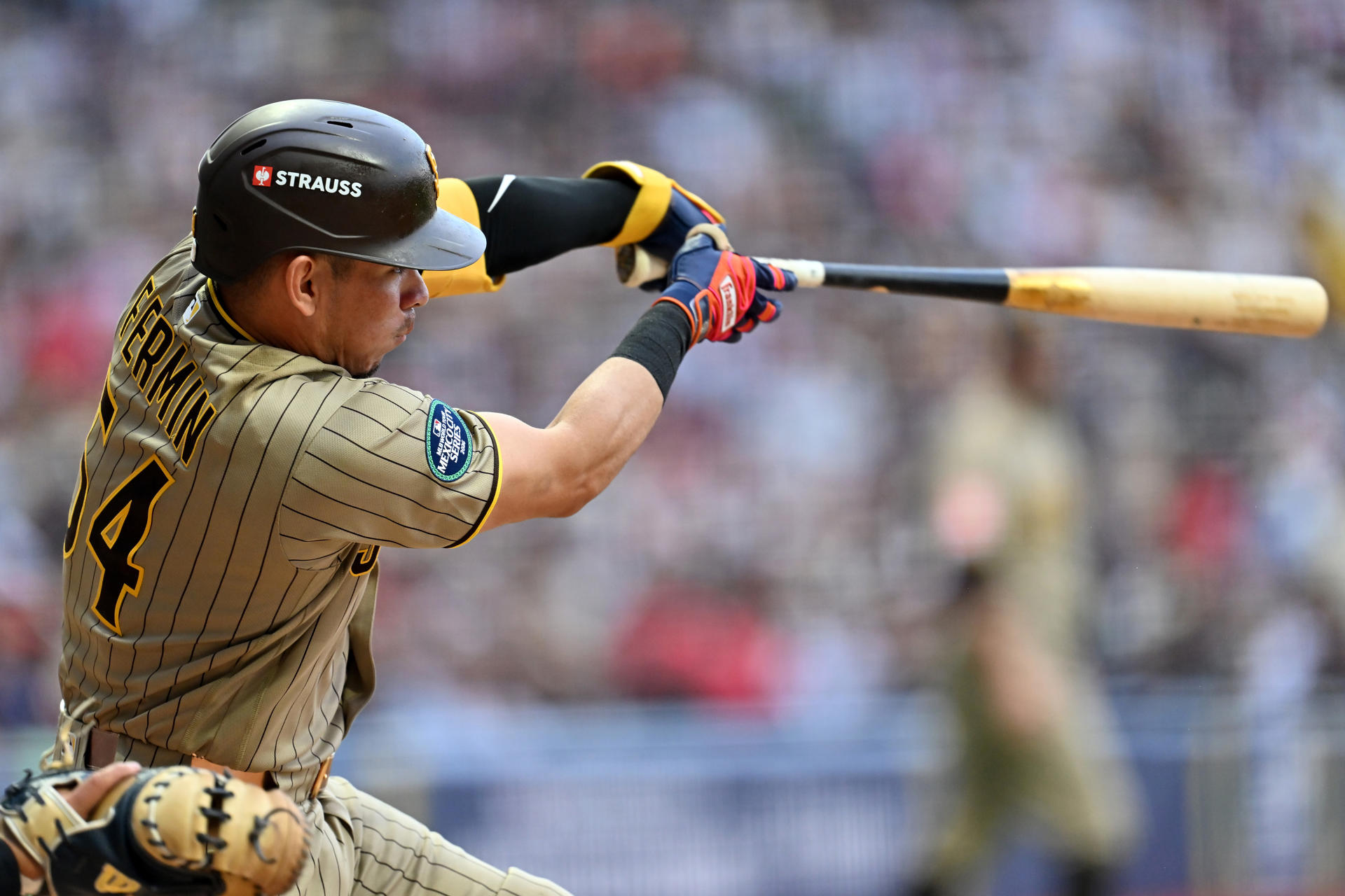 Padres remontan en la apertura de la Mexico City Series; Mason Miller establece récord histórico