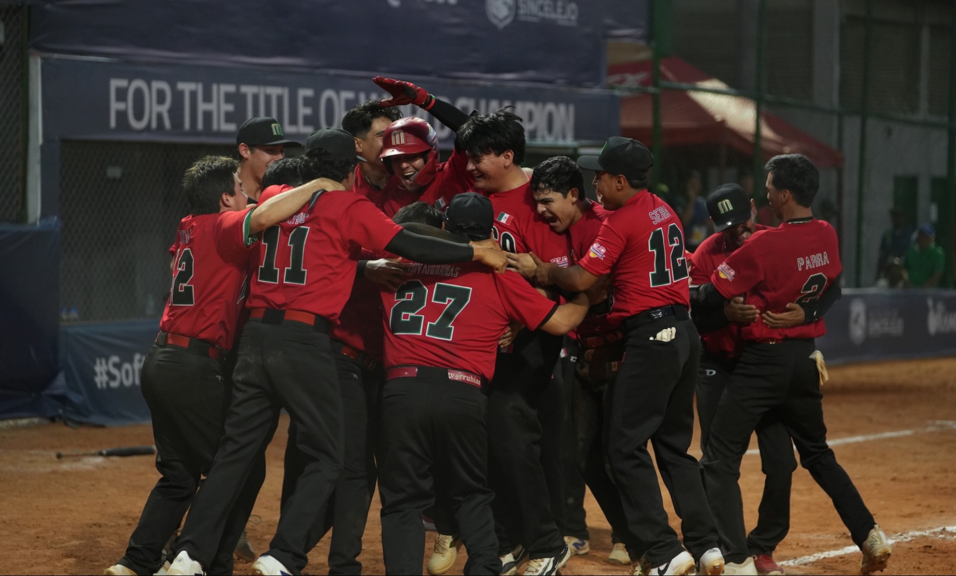 Joya de Carlos Parra y walk-off en la octava: México vence a Venezuela y asegura su pase a la Super Round del Mundial Sub-23 de Sóftbol