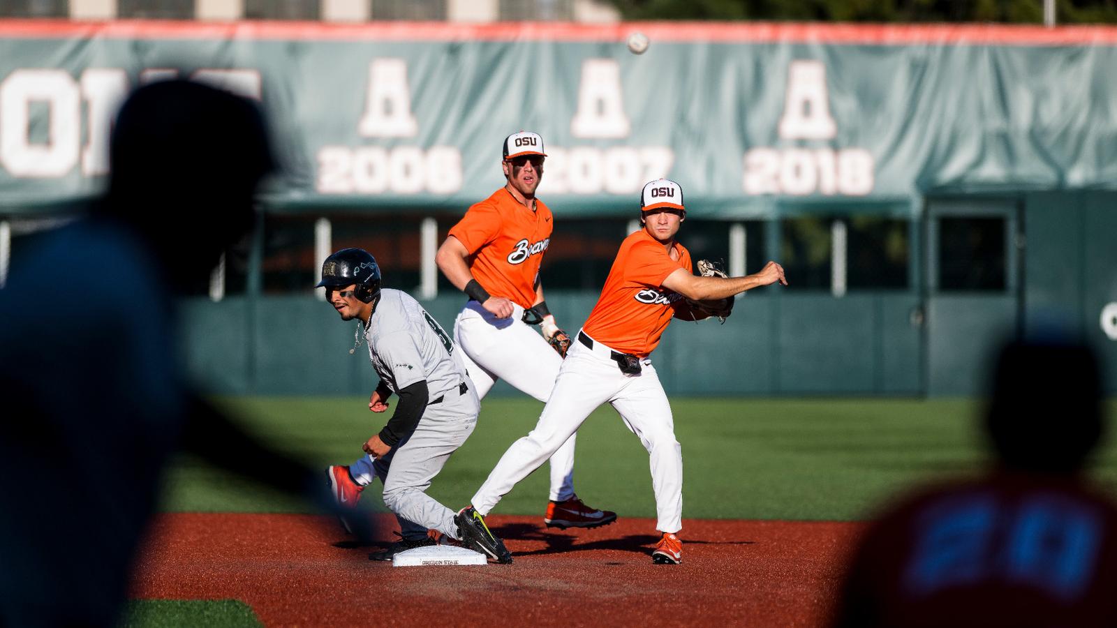 Lunes de College: UTRGV rompe sequía de 43 años al tumbar a Oregon State y barre a UIW