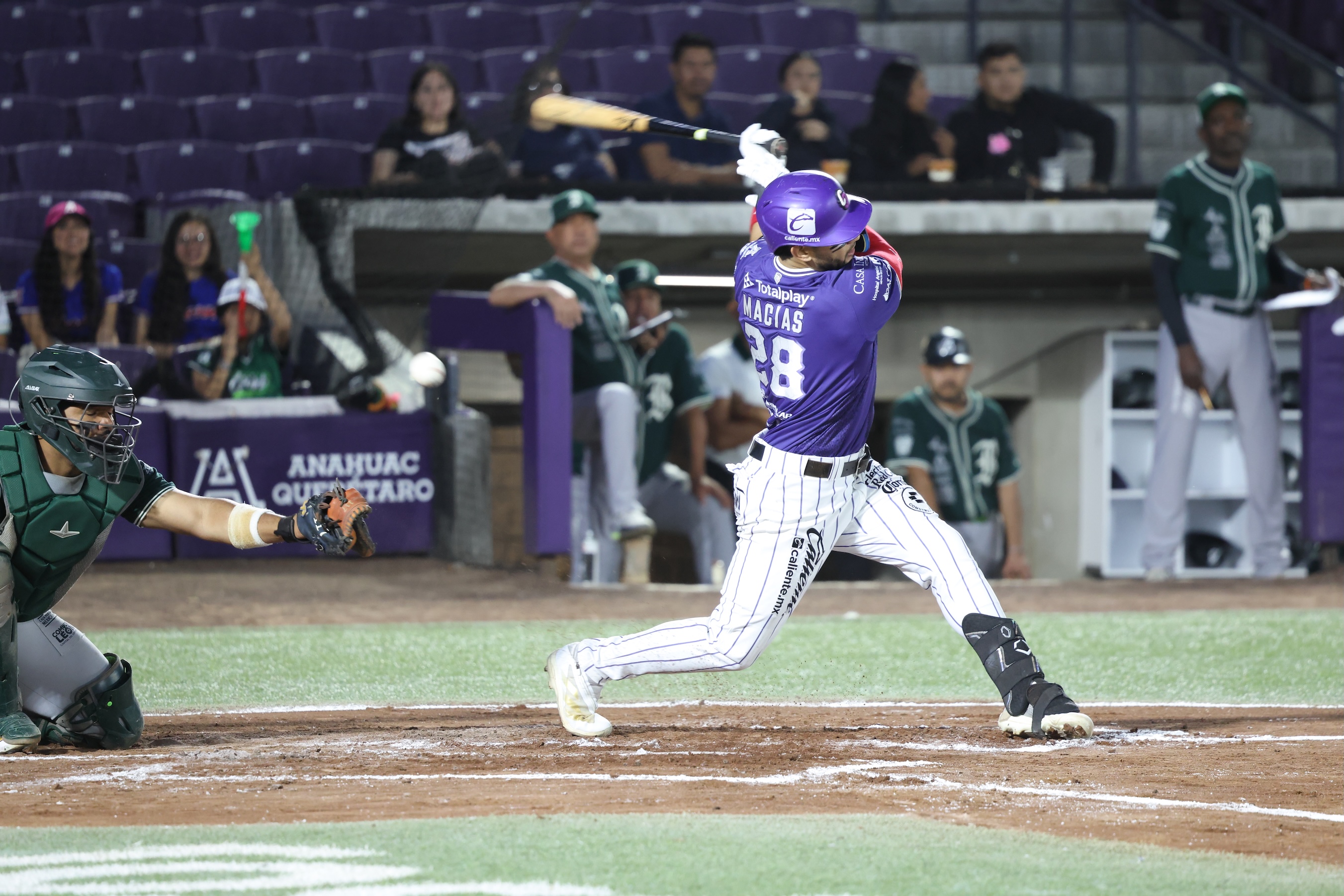 Conspiradores corta su mala racha y gana su primera serie ante Bravos de León