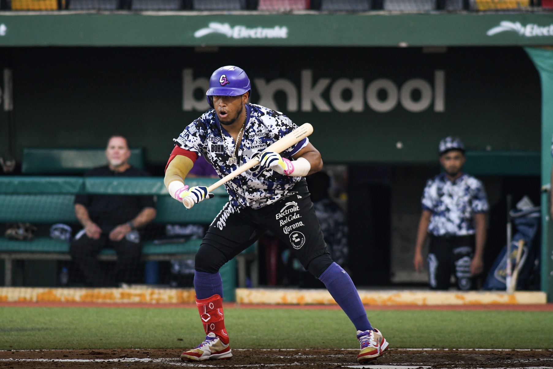 El Águila amarra la serie ante Conspiradores pese a jonrones de Fabricio Macías y Henry Urrutia