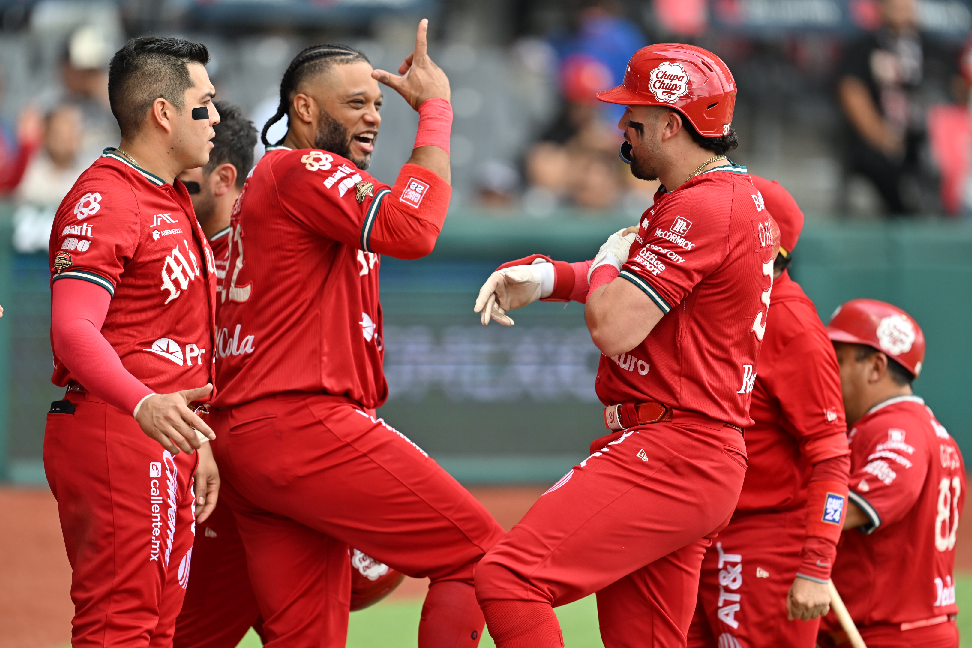 Diablos Rojos barre a Pericos, liga 13 triunfos y rompe récord de grand slams