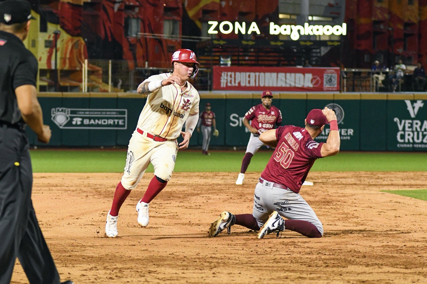 Durango clasifica tras 48 años: Caliente barre a Sultanes y encabeza una jornada de tres series completas en la LMB Banorte