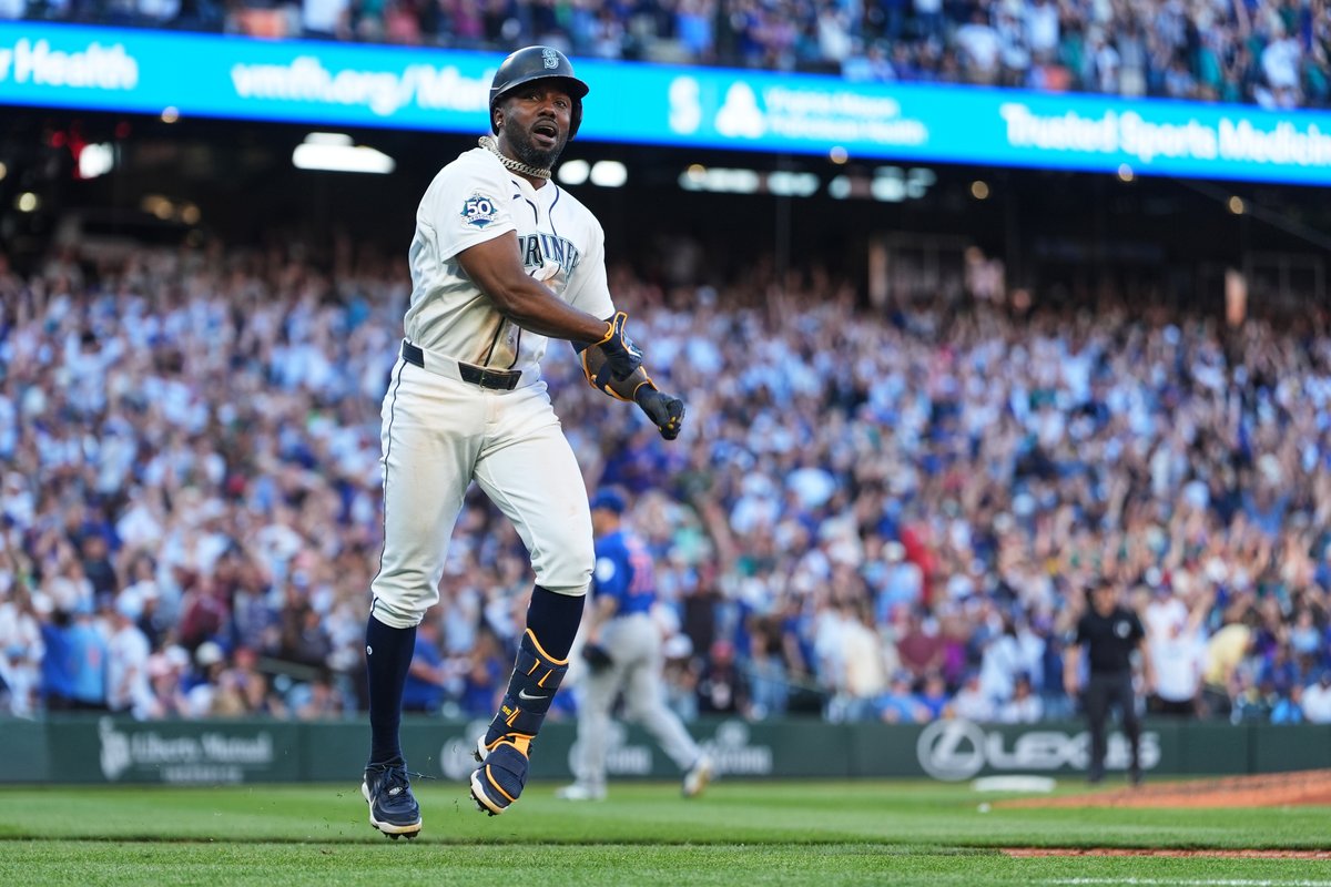 Randy Arozarena sella su sexto 20-20 consecutivo y Seattle mide fuerzas con el Toronto de Kirk en plena pelea por el comodín