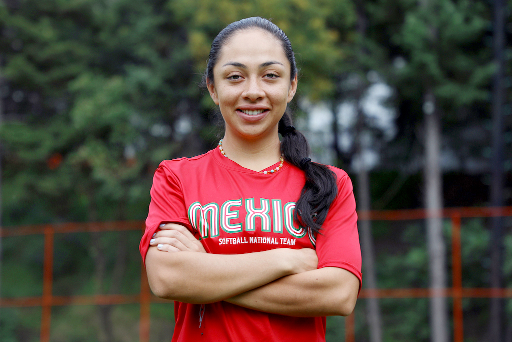 Stefanía Aradillas presume sus uniformes