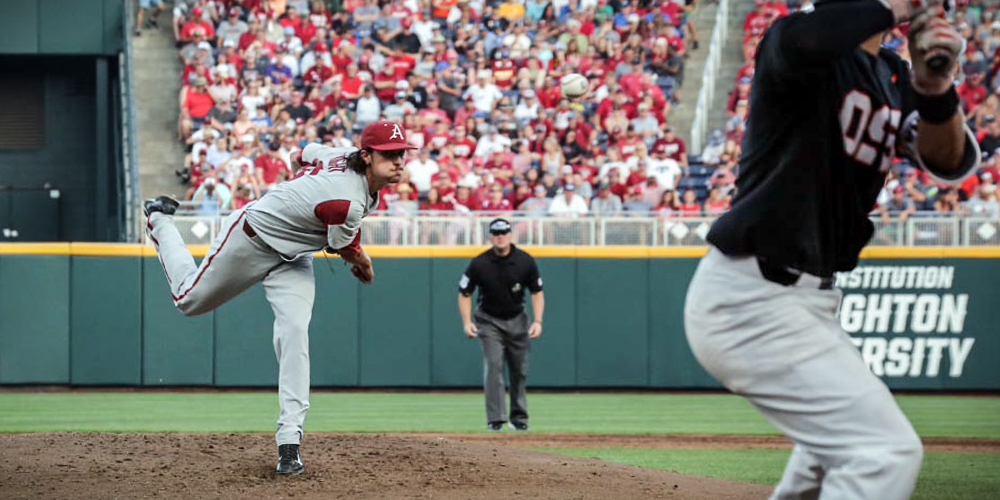 Arkansas se Lleva el Primero en la Serie Mundial Colegial NCAA