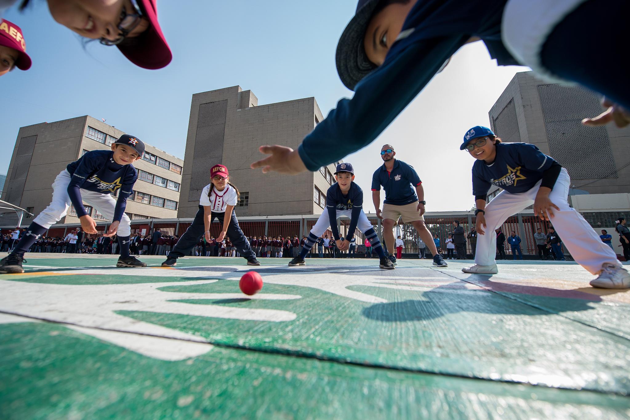 Fun at Bat llega a escuelas de México