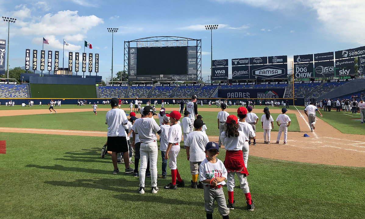 Niños de Little League en México disfrutan de Play Ball MLB