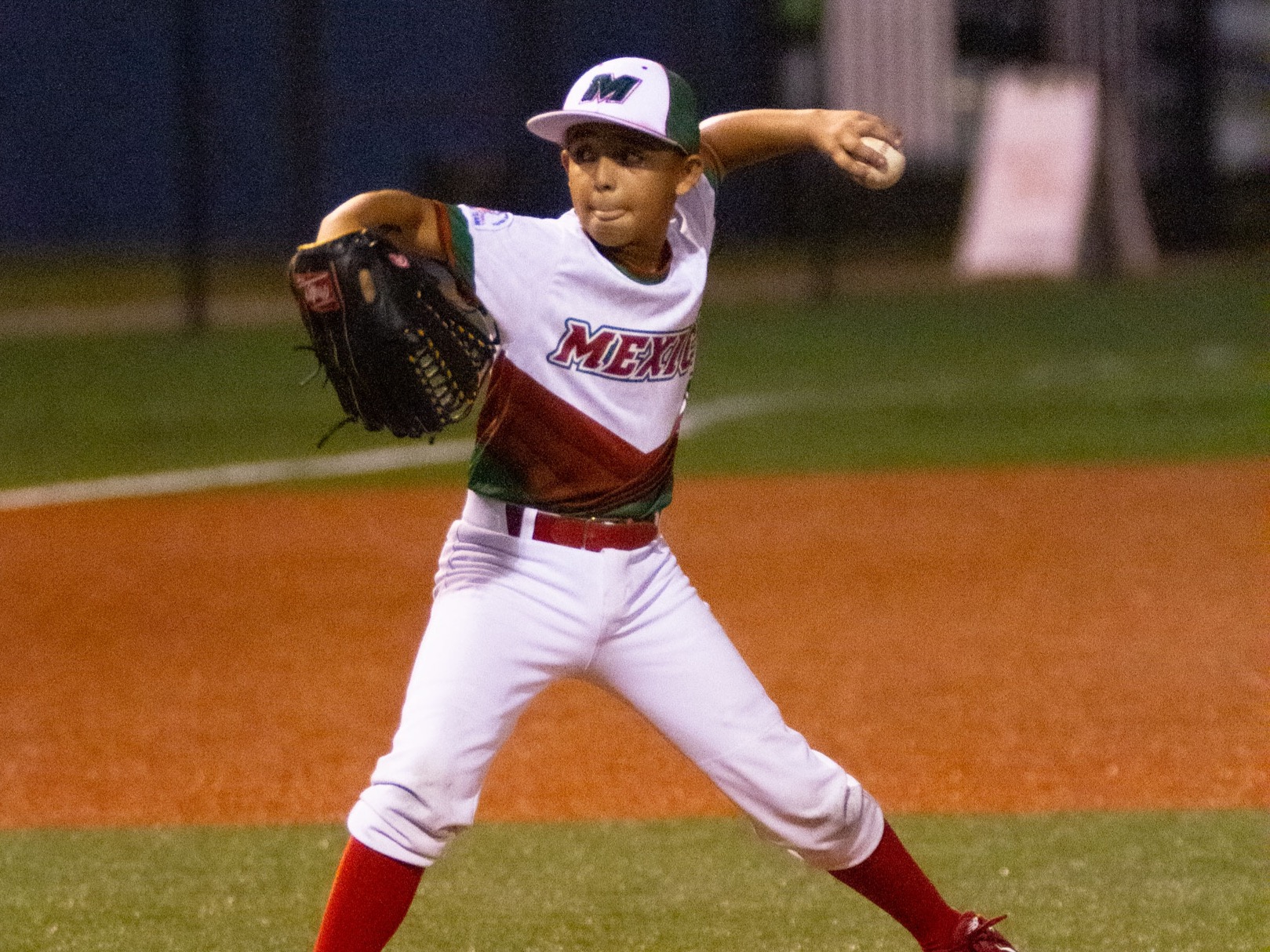 Bronx cae ante México en juego 12 de Serie Mundial Mustang